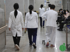 韩国政府设热线支援抗罢工医生,首尔大学医学院教授威胁集体辞职