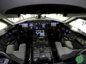 南美航空客机俯冲50伤,竟是空服“误触”驾驶舱按钮肇祸