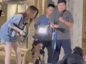 那英录像遭扑倒重摔倒地,“工作人员继续拍”引爆网怒