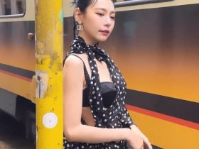 性感女神Bra Top街头拍摄,突被男子冲前抱住,身份曝光
