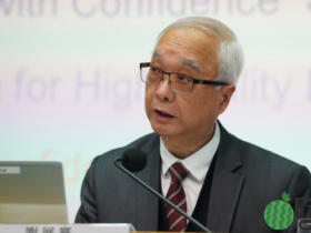 垃圾征费收入达17.9亿,谢展寰:按一半巿民购指定袋计算,实际收入视乎市民是否循规