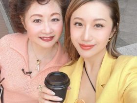 《中年好声音》支喾仪妈妈罕现身，颜值爆灯气质超越女儿，独立照顾家庭有女强人风范