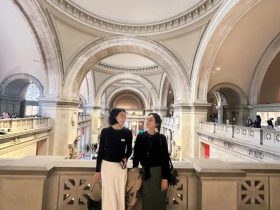 高圆圆游纽约“素颜真面目现形”，绑马尾辫秒成美少女