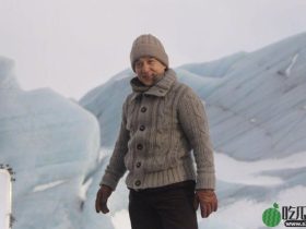 70岁成龙亲解“满头白发”原因，否认生病：我还很健壮