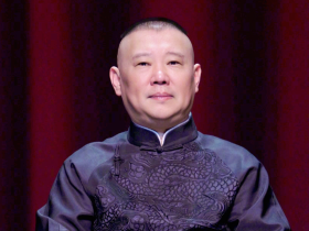 郭德纲吃瓜黑料郭德纲追着陶阳打，不让张云雷吃饭，49岁生日却获众弟子感恩祝福