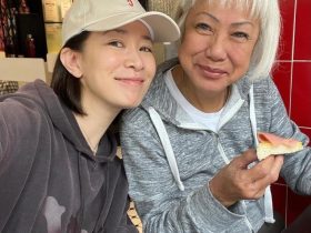 佘诗曼妈妈面色突变撞样罗家英？曾大病险死异乡，回港定居住豪宅