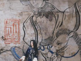 范冰冰游泰，妆扮被嘲阴气重“像厉鬼”，1招重现女王霸气