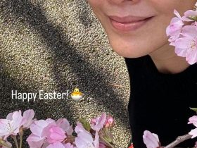 刘嘉玲78岁妈咪气色红润赏樱展优雅美态,一家游日大叹美酒