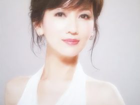 赵雅芝吃瓜黑料带着两个儿子再婚，现任丈夫和三个学霸儿子是她的骄傲