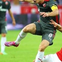 明星档案：拉佐维奇（2022卡塔尔世界杯塞尔维亚队中场队员）个人资料