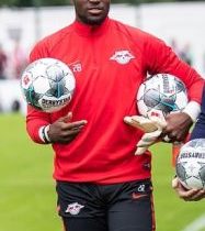 明星档案：姆沃戈（2022卡塔尔世界杯瑞士队门将队员）个人资料