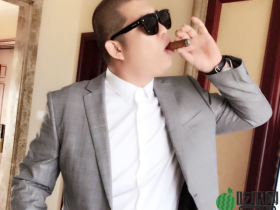 捐10万喝酒花80万?网红二驴被嘲讽,再捐