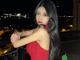 女主播连麦辛巴时“走光”,二驴调侃被警告