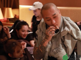 老方丈被封,带儿子吃烧烤,散打哥:很快复出