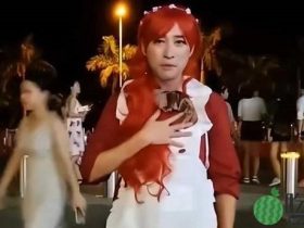 虎牙“户外一哥”钱小佳女装考古,网友:这不比秀恩爱强!
