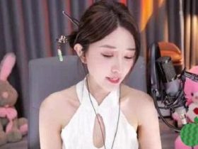 虎牙林七七身着旗袍装,网友直呼:越看越像李沁!