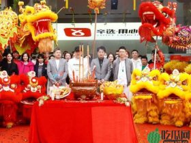 辛巴突然宣布回归,与老方丈活动“撞点直播”