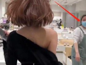 网红聂小雨无下限,逛商场当众脱衣无法直视